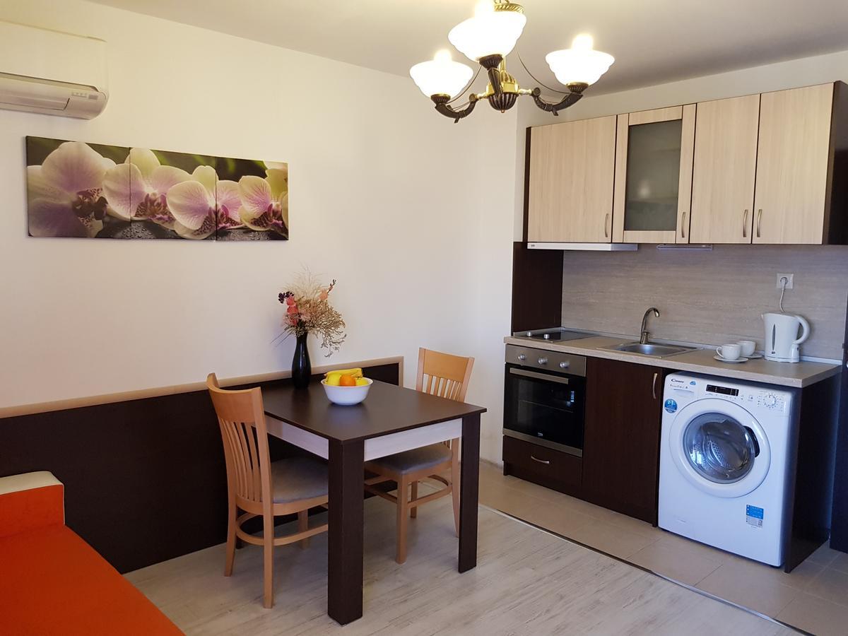 Family Aparthotel Vintegra Burgas Bagian luar foto